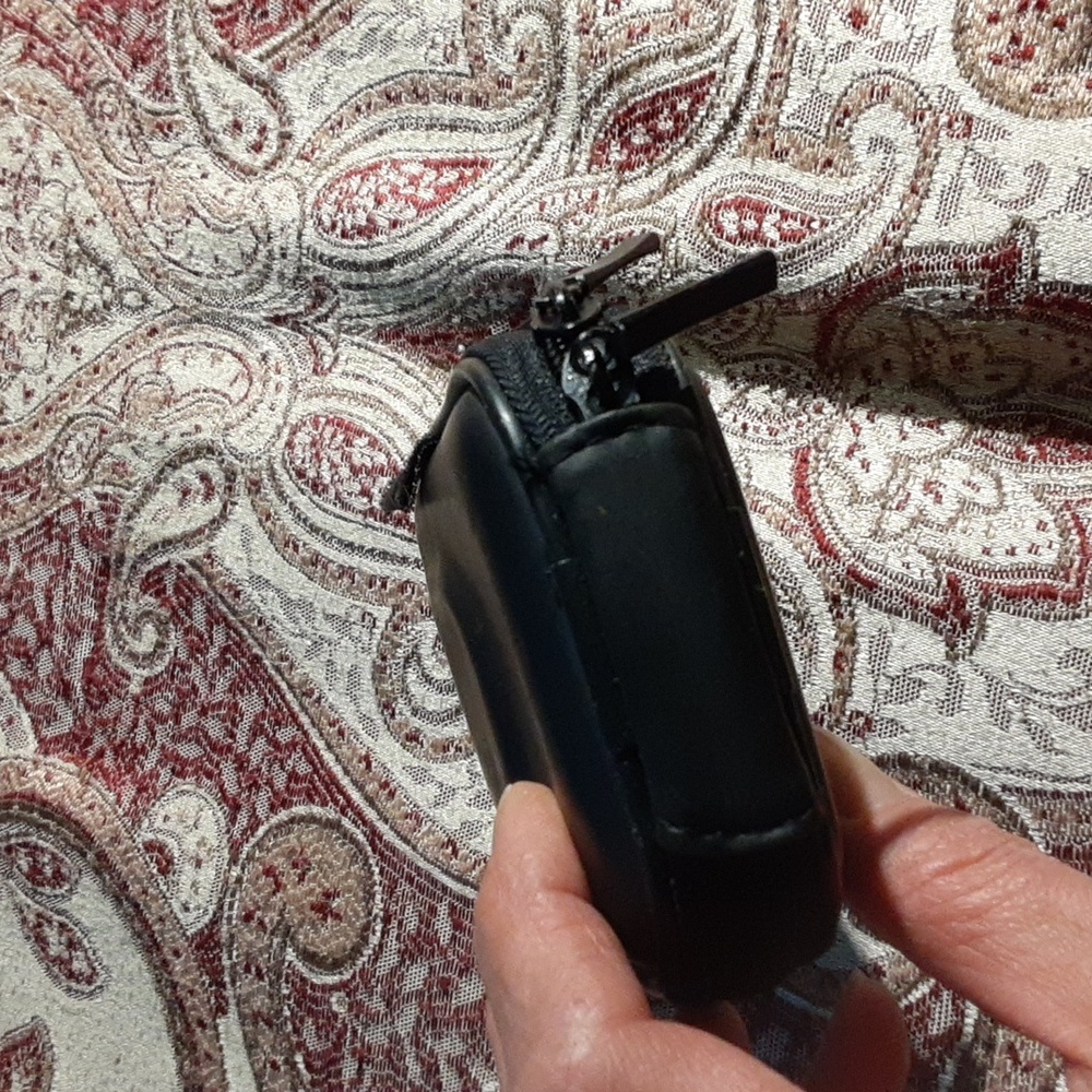 Shutterbug 📷 black camera case - Picture 9 of 15